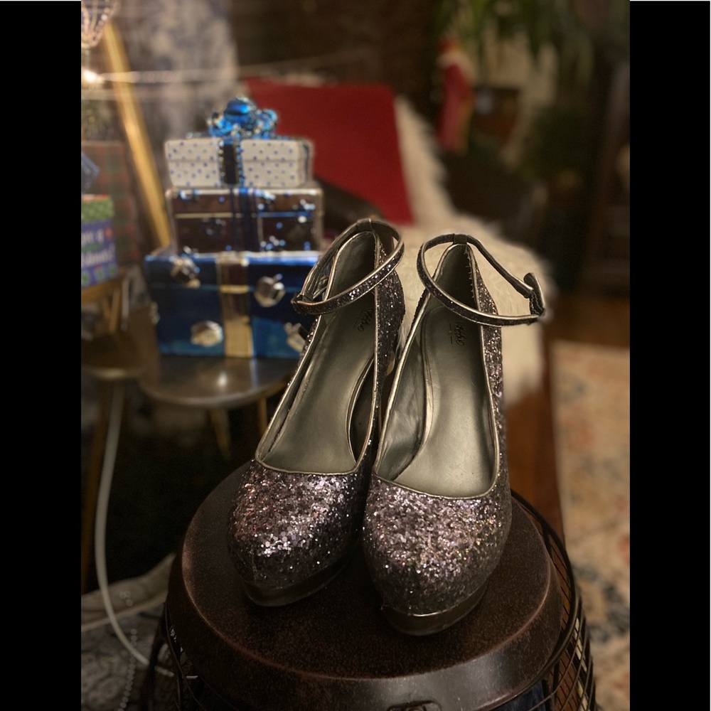 Smoke gray glitter heels